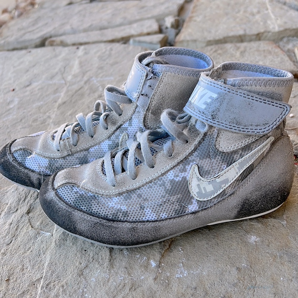 Nike Youth Wrestling Shoes Size 2